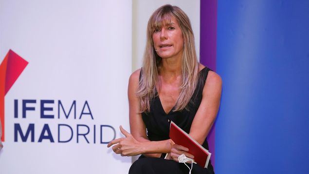 Begoña Gómez, esposa del presiente del Gobierno, ejerciendo de 'profesora'.