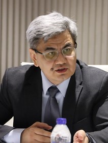 Obid Khakimov, Director del Centro de Investigaciones y Reformas Económicas de la Administración del Presidente de la República de Uzbekistán.