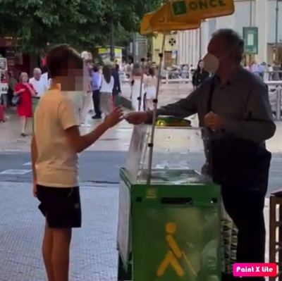 Denuncian al Ayuntamiento de Valencia por permitir el juego a menores en la vía pública