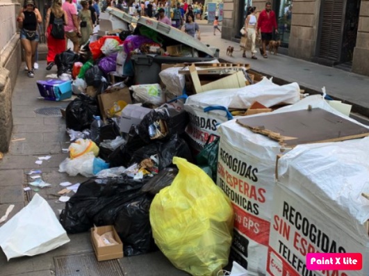 Los barceloneses pagan tasas ilegales de basura pero tienen una ciudad sucia e inhabitable.