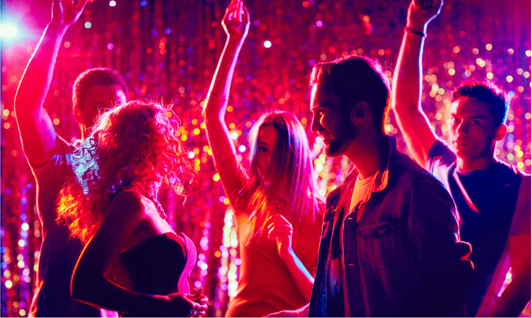 Los turistas extranjeros mayores de 25 años protagonizan en Madrid las salidas nocturnas
