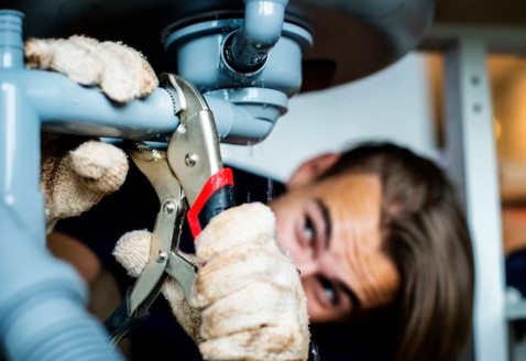 Guía completa para desatascar tuberías en casa: consejos y trucos