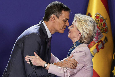 Pochando a Pedro Sánchez en Europa
