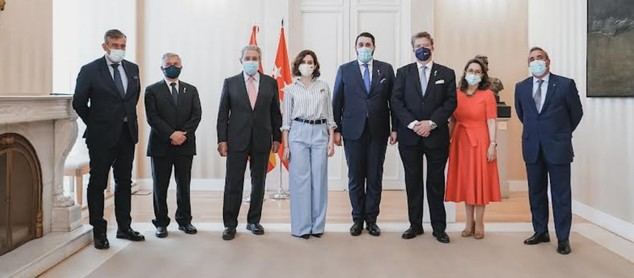 Entregan a Ayuso la Medalla Conmemorativa del 1.300 Aniversario de la Batalla de Covadonga