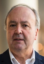 Julio García Gómez es experto en comunicación en salud. Director de Comunicación de la Fundación Casaverde. Docente de habilidades de comunicación y expresión en diversos centros e instituciones, colaborador en diversos medios de comunicación y profesor oficial del IE University Business School.