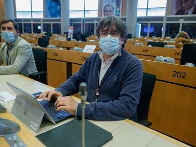 Puigdemont se abstiene en dar apoyo a la ayuda financiera de la UE a Ucrania