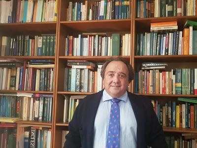 El economista Josu Imanol Delgado y Ugarte es galardonado con el premio Aporte científico a la Economía Global, de la Academia Internacional de Ciencias, Tecnología, Educación y Humanidades (AICTEH)
