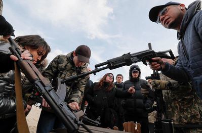 ¿Dónde pueden acabar parte las armas enviadas a Ucrania?