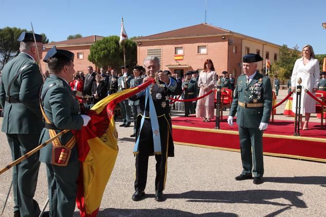 Entregan la 'Corbata de Honor' del Real Cuerpo de la Nobleza del Principado de Asturias a la Guardia Civil