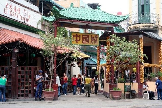 Imagen de archivo muestra el Barrio Chino recién decorado en La Habana (Xinhua/Yin Yongjian)