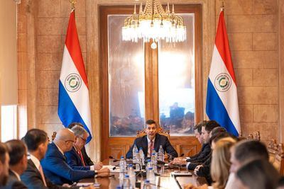 El presidente de Paraguay, Santiago Peña, pide al Gobierno que acelere la ejecución de sus políticas
