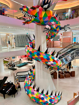 El Corte Inglés celebra el Año Nuevo Chino del Dragón con una espectacular escultura diseñada por Okuda San Miguel