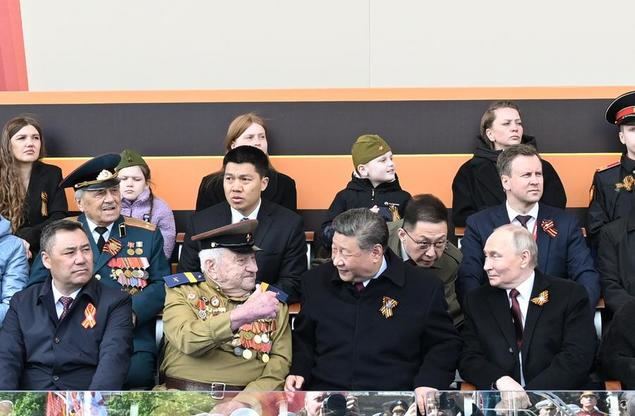 El presidente chino, Xi Jinping, asiste a las celebraciones con motivo del 80º aniversario de la victoria en la Gran Guerra Patriótica de la Unión Soviética, en Moscú, Rusia, el 9 de mayo de 2025. (Xinhua/Xie Huanchi)