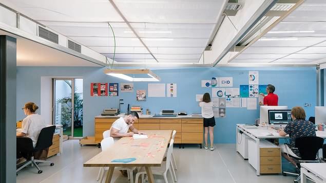 ¿Cómo amueblar una oficina para el confort de tus empleados?