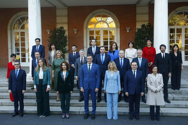 Moscas por el rabo; fútbol, Gobierno, mérito y Ministro