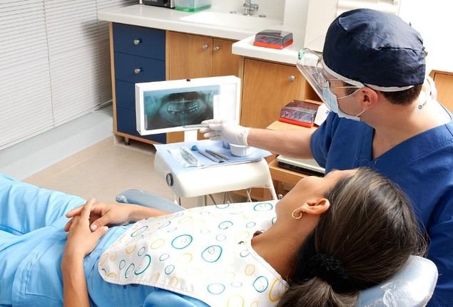 ¿Cómo dar con la clínica dental adecuada en Terrassa?