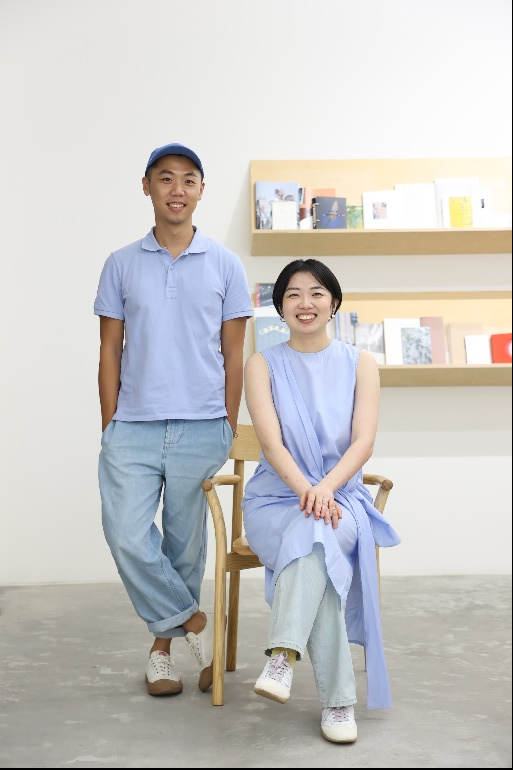 De izquierda a derecho, Sean Tseng y Sara Wu.