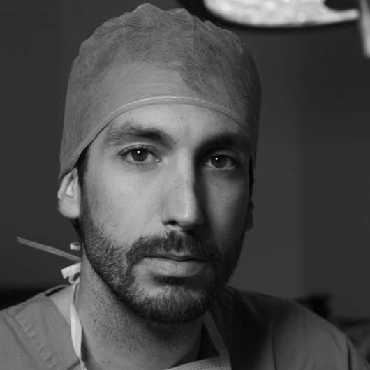 Dr. Felix Chavarría, el cirujano de los artistas