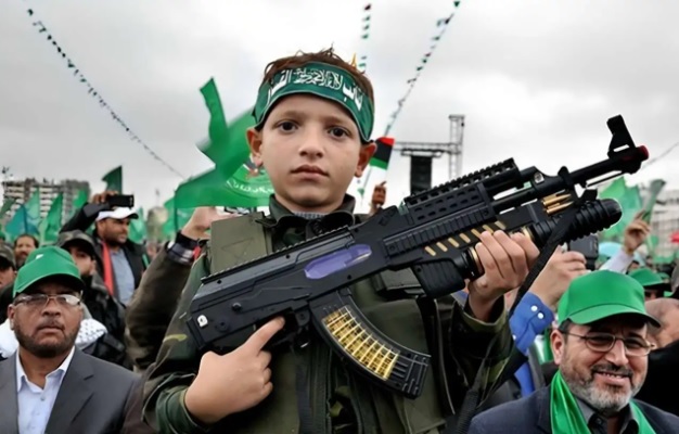 El grupo terrorista Hamas ha aplaudido el reconocimiento del estado palestino, toda vez que son ellos los que hasta ahora controlaban los territorios encomendados a la 'autoridad de Palestina'.