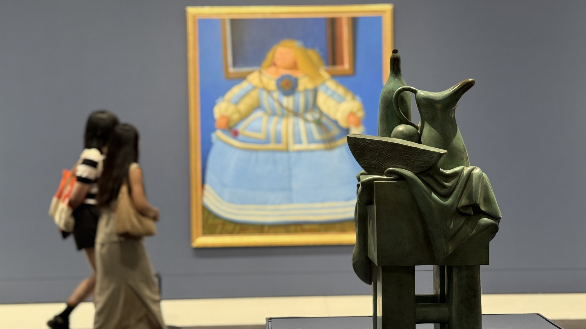 En la sala de exposiciones.