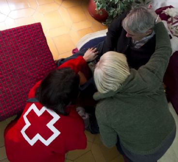 Cruz Roja alerta la soledad no deseada afecta en igual proporción a jóvenes y a mayores