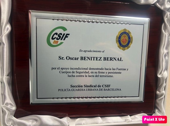 Òscar Benítez, concejal de Valents en Barcelona, premiado por su defensa a las Fuerzas y Cuerpos de Seguridad del Estado en su lucha contra el terrorismo