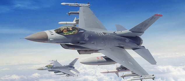 Pilotos ucranianos de F-16 concluyen su entrenamiento básico en Reino Unido