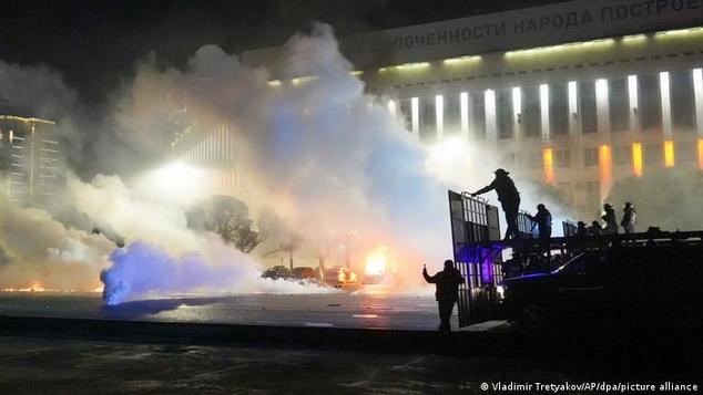 Graves disturbios en Kazajstán ante el aumento de los combustibles