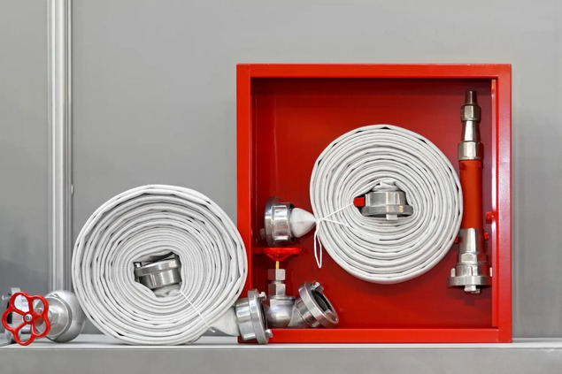 Sistema confiable de BIEs contra incendios: protege el hogar o negocio de forma eficaz