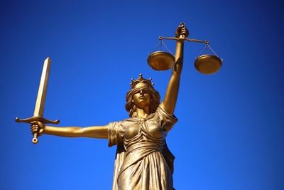 Abogados en competencia desleal y el impacto en el crecimiento empresarial