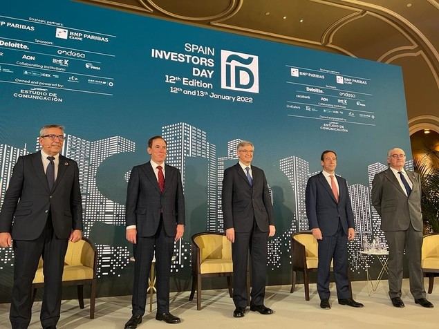 Gonzalo Gortázar, junto a otros participantes en el Spain Investors Day.