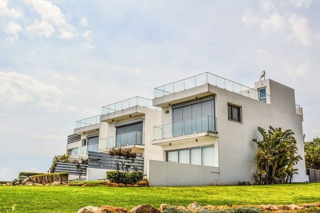 Asesoramiento inmobiliario en la venta de viviendas en contextos económicos variables