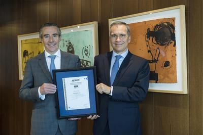CaixaBank, primera entidad certificada por AENOR como organización comprometida con las personas mayores
