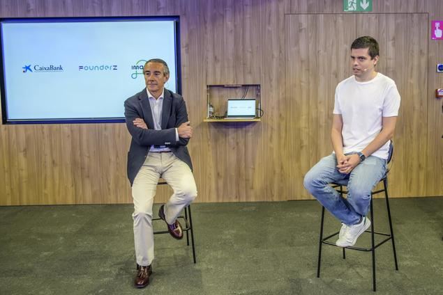 Juan Alcaraz, director general de Negocio de CaixaBank; y Pau Garcia-Milà, cofundador y CEO de Founderz.