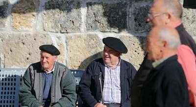 Al volver a tu pueblo eres un forastero más