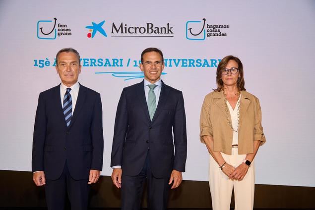 Juan Carlos Gallego, Jaume Masana y Cristina González, en el acto del 15º Aniversario de MicroBank.