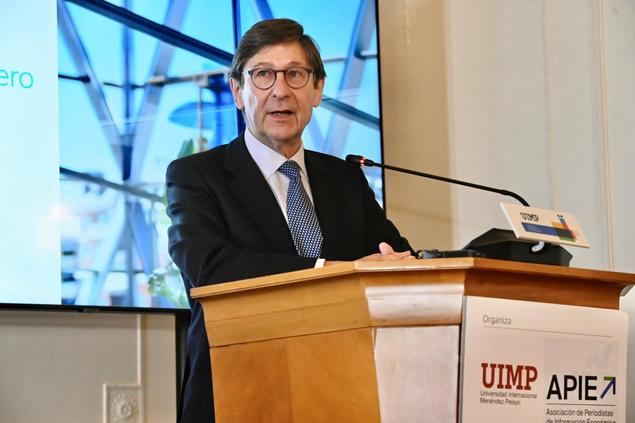 José Ignacio Goirigolzarri durante su participación en el 'XL Seminario APIE Santander'.