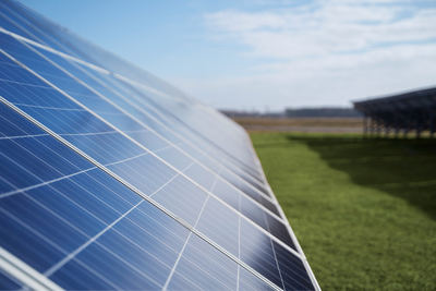 Paneles solares impulsan telecomunicaciones más sostenibles en todo el mundo