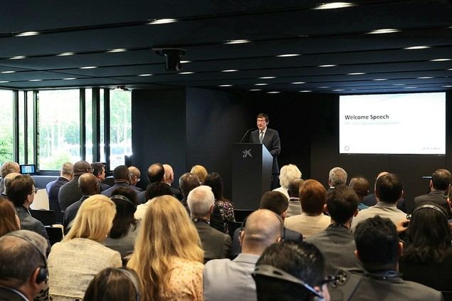 El presidente de CaixaBank, José Ignacio Goirigolzarri, durante la conferencia inaugural de las jornadas organizadas junto al WSBI