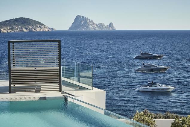 Yates de lujo en 7Pines Resort Ibiza