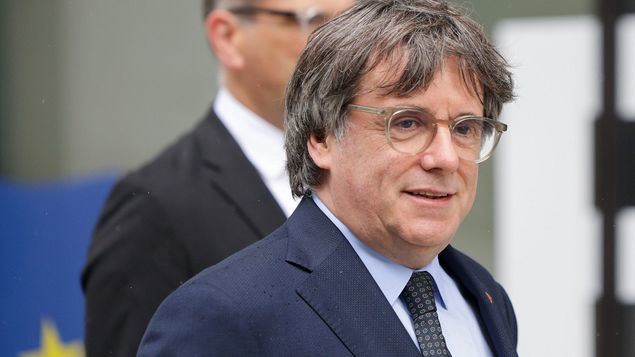 Carles Puigdemont fue presidente de la Generalitat de Cataluña y ahora es profundo de la Justicia de España.