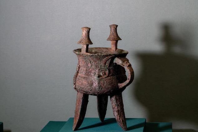 Photo shows an ancient bronze vessel displayed at Shanxi Museum in Taiyuan, north China's Shanxi Province. 