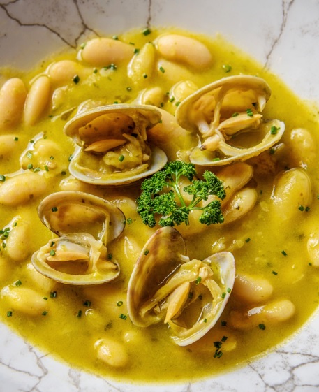 La gastronomía popular de los pueblos más bonitos de España se dan cita en el Mercado de la Reina