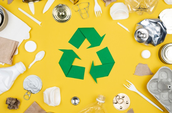 La importancia de la concienciación medioambiental: un colegio consume en seis años papel de aluminio equivalente a 48 estadios de fútbol