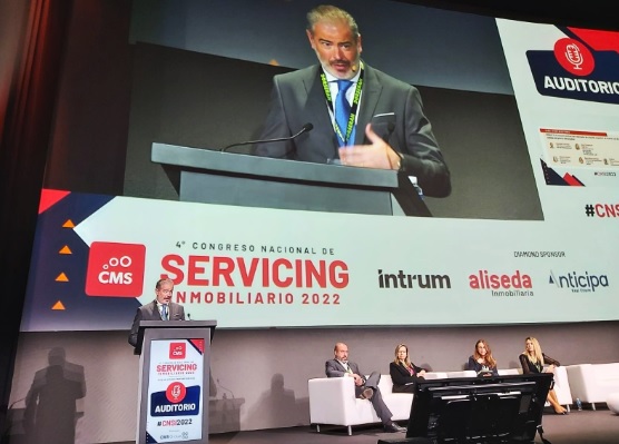 Vicenç Hernández Reche, presidente de la Asociación Nacional de Agentes Inmobiliarios,
durante su intervención en el CMS.
