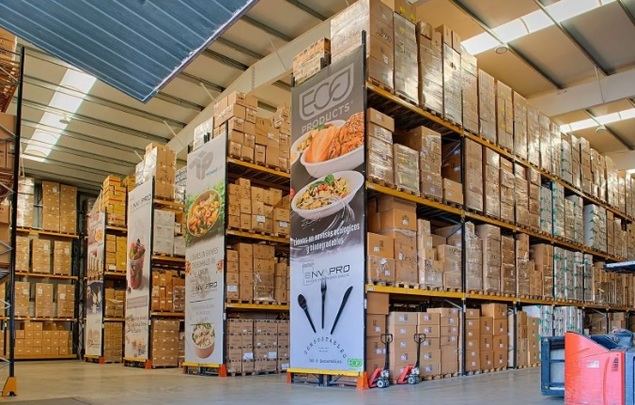 Envapro y Correos envían con urgencia 765.000 envases a la frontera con Ucrania para la ONG del chef José Andrés