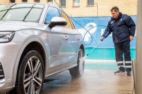 Llevar el coche sucio, con nieve o hielo puede comportar una multa de hasta 3.000 euros