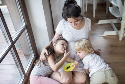 El 54% de las mujeres españolas que quieren ser madres desearían tener dos hijos