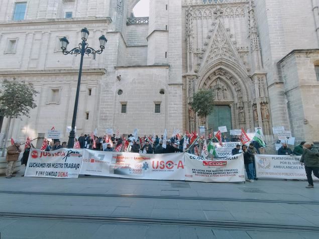 Amenaza de huelga en las ambulancias por el retraso en la licitación del concurso de transporte sanitario