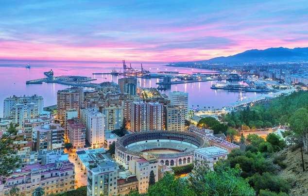 Viajar por Málaga en un coche de alquiler puede resultar rentable